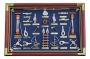 Knotentafel hinter Glas