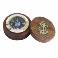 Compass with lid